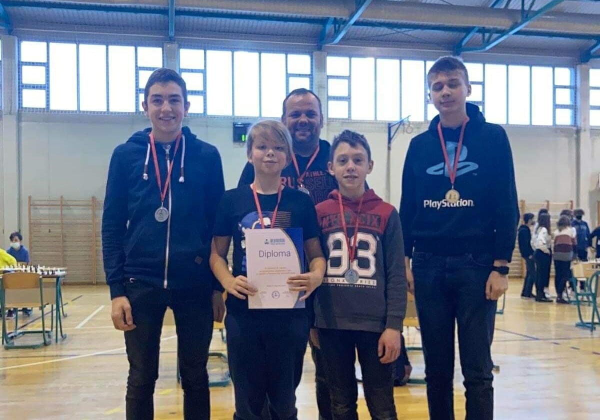 Mladići iz II. osnovne škole najbolji u šahu