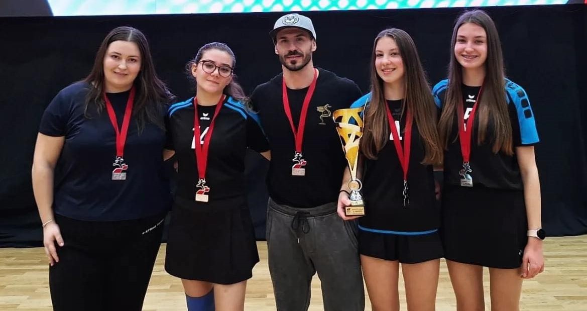 Vanja, Nela, Ana i Iva su državne viceprvakinje u badmintonu