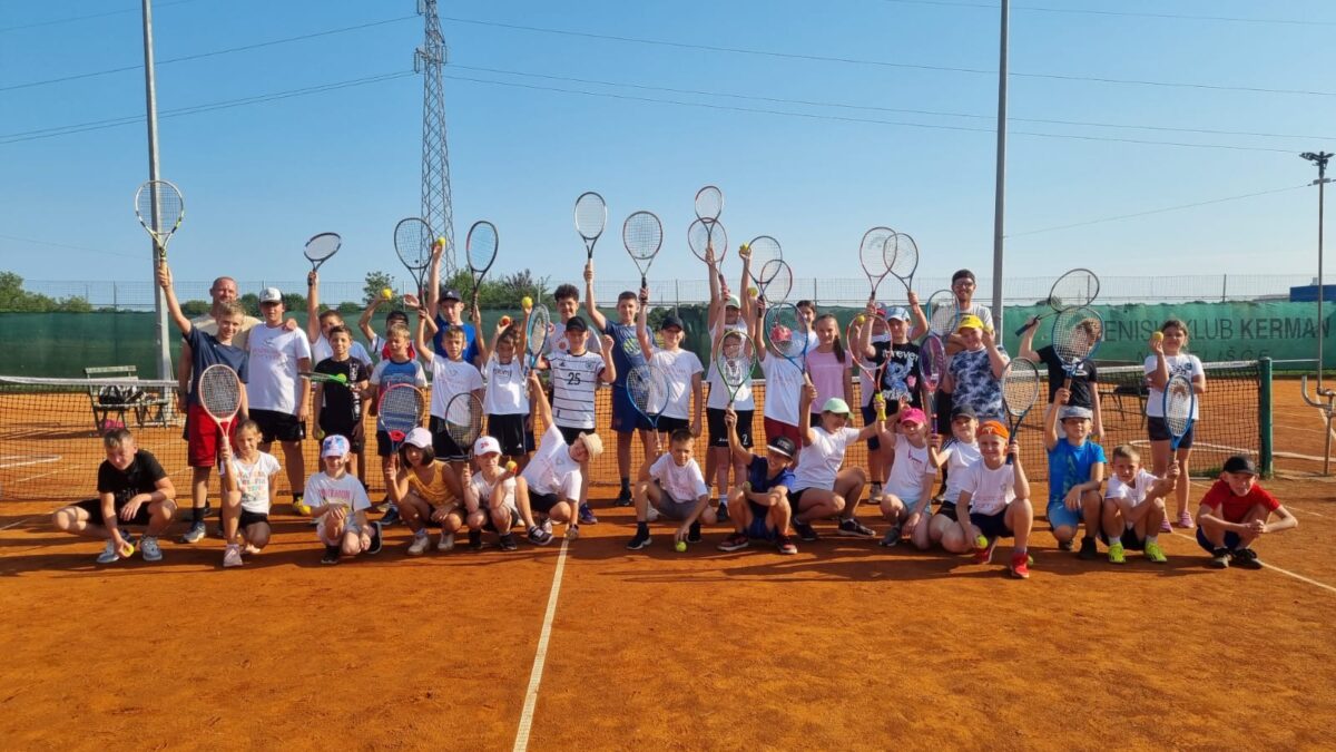 Završio teniski kamp, najmlađi oduševljeni