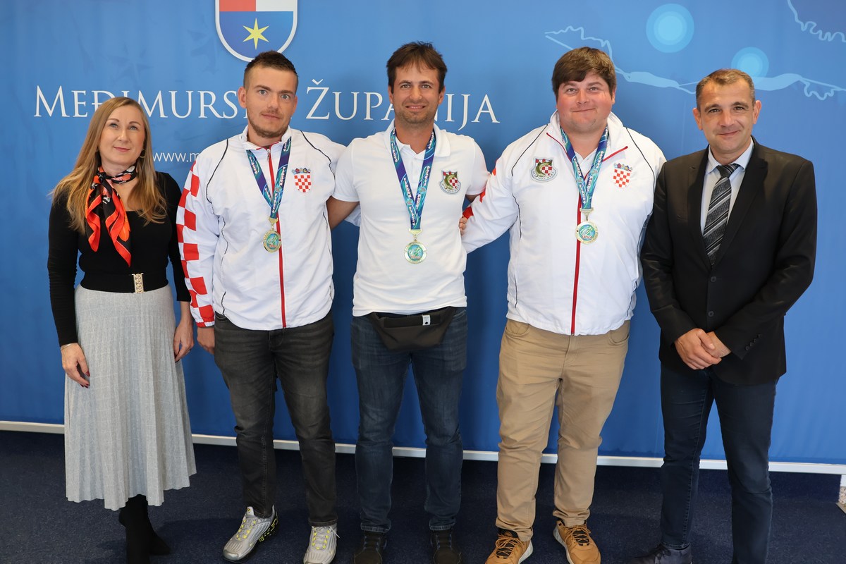 Osvajači zlatne medalje na prijemu kod župana
