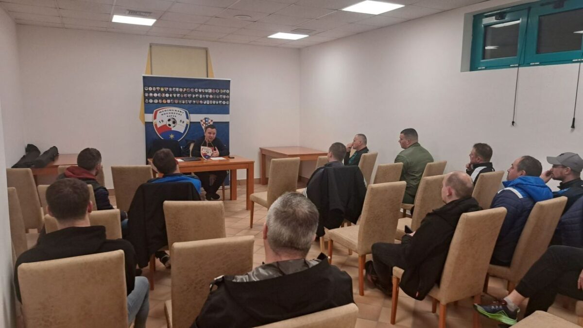 Sastanak i podjela čunjeva za nogometne škole