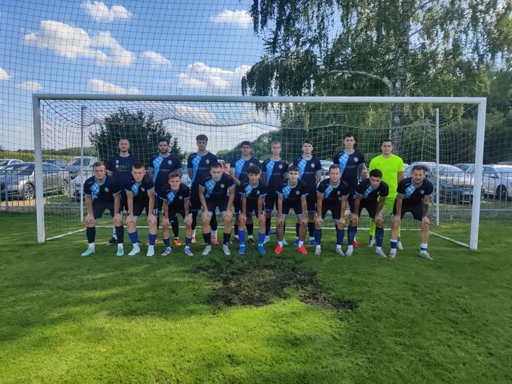 Dinamo (D) na tronu u Vratišincu