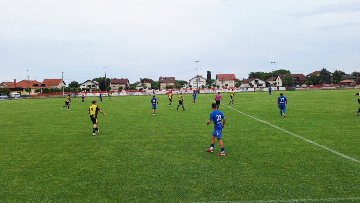 Bratstvo (SV) i Strahoninec izborili finale