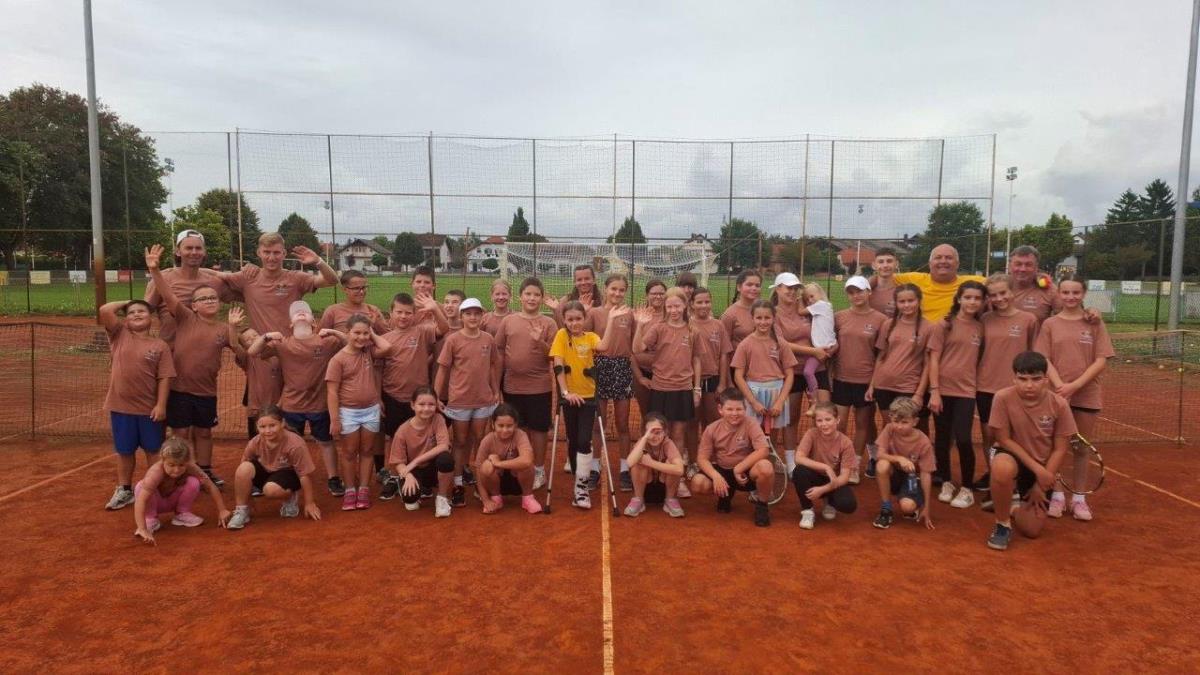 TK Dubravčan: Najmlađi uživali na ljetnoj školi tenisa