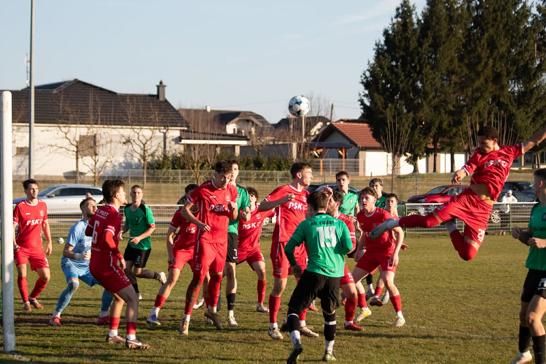 [FOTO] Poletovci nadmudrili Lapornike