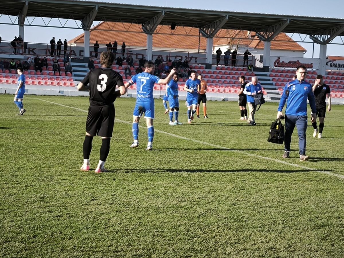 Kamga presudio Kotoripčanima