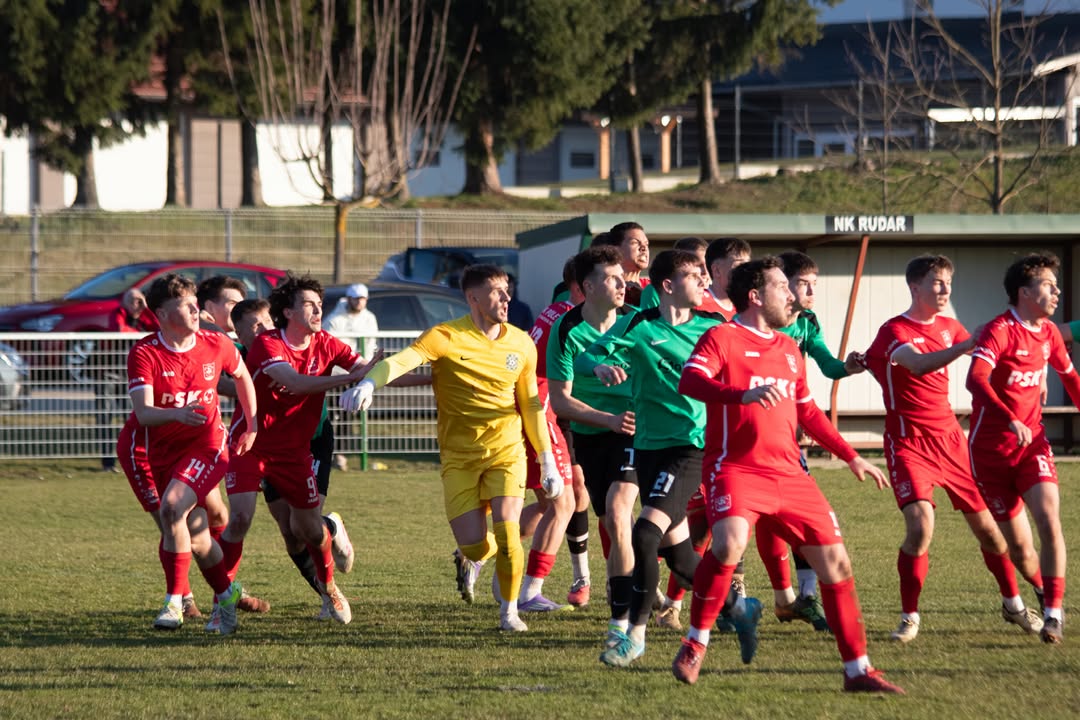 [FOTO] Poletovci nadmudrili Lapornike